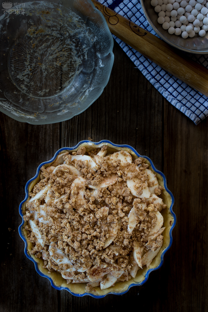 pie crust + apple + crumb